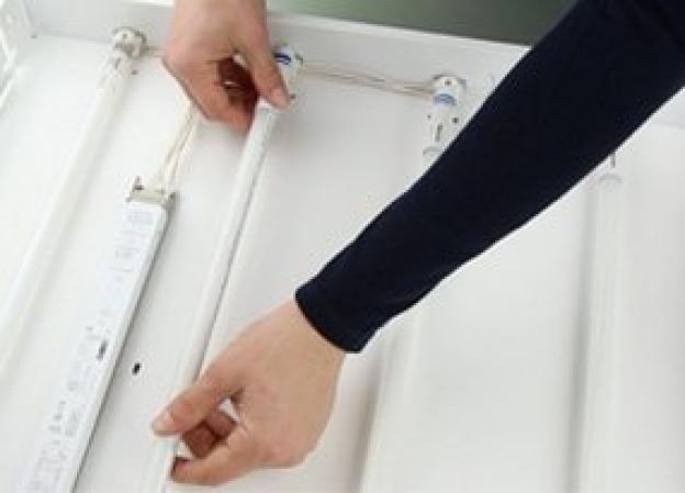 Hur installerar jag ett LED-lysrör?