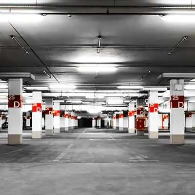LED lysrör i parkeringsgarage